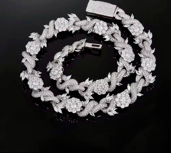 Thorned Rose Chain